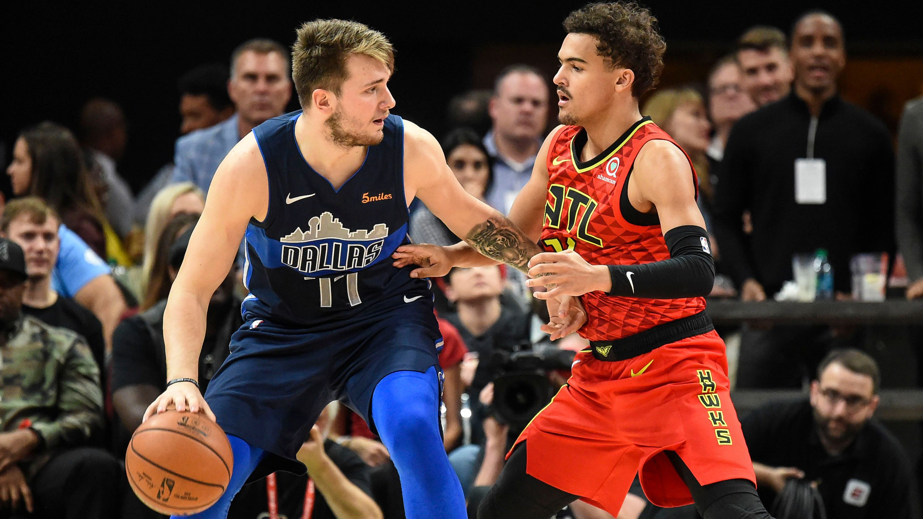 以雷霆与魔 以雷霆与魔